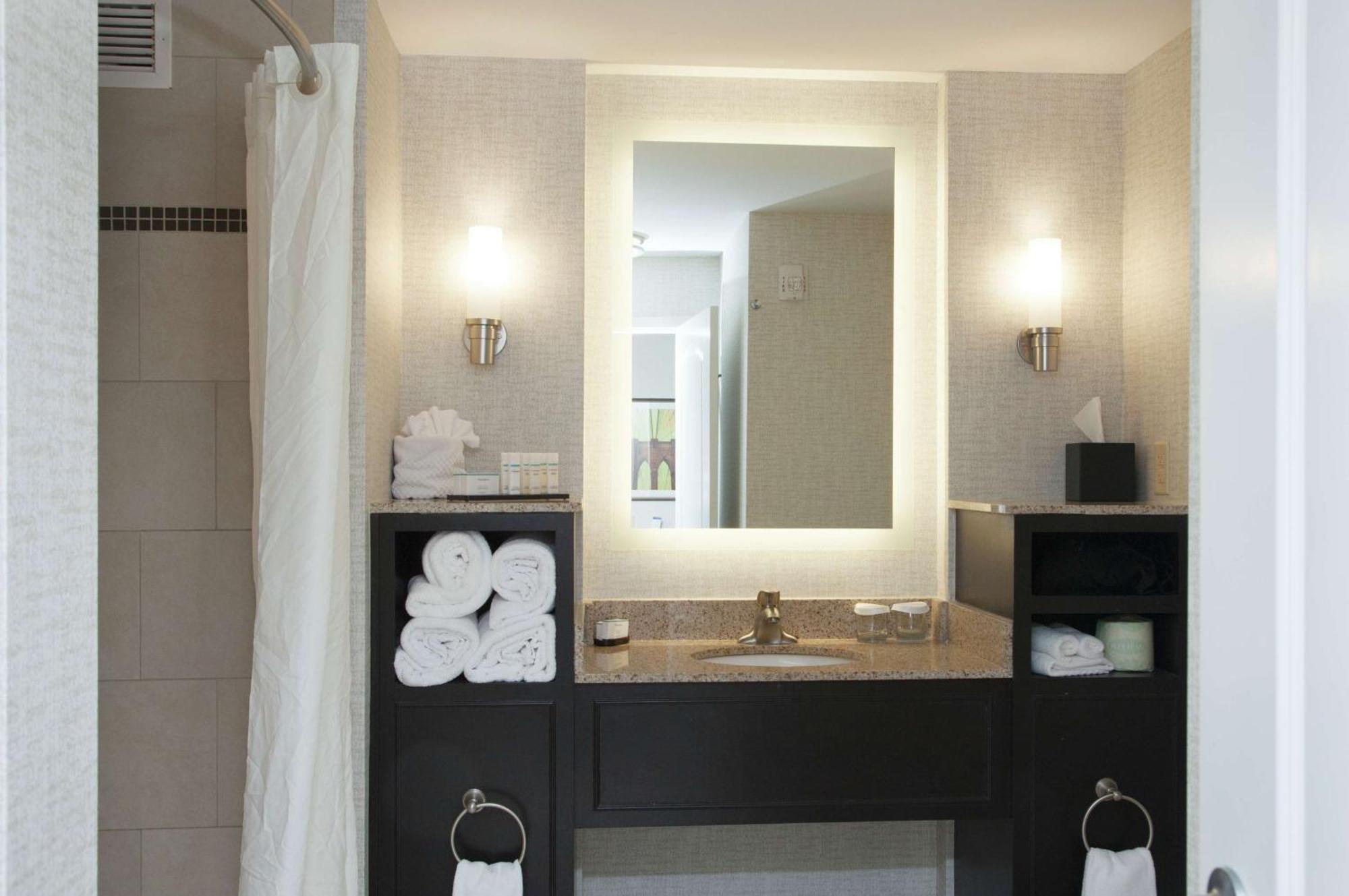 Embassy Suites Columbus - Airport Экстерьер фото